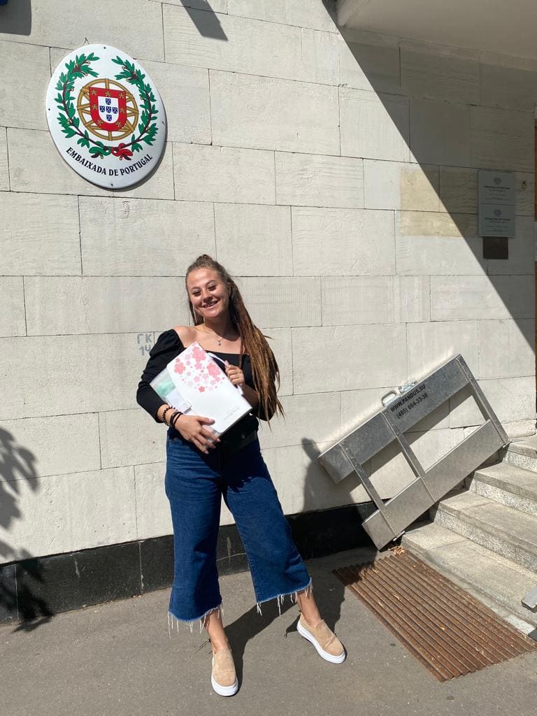 Рисунок 9. Фотография автора перед подачей документов на визу