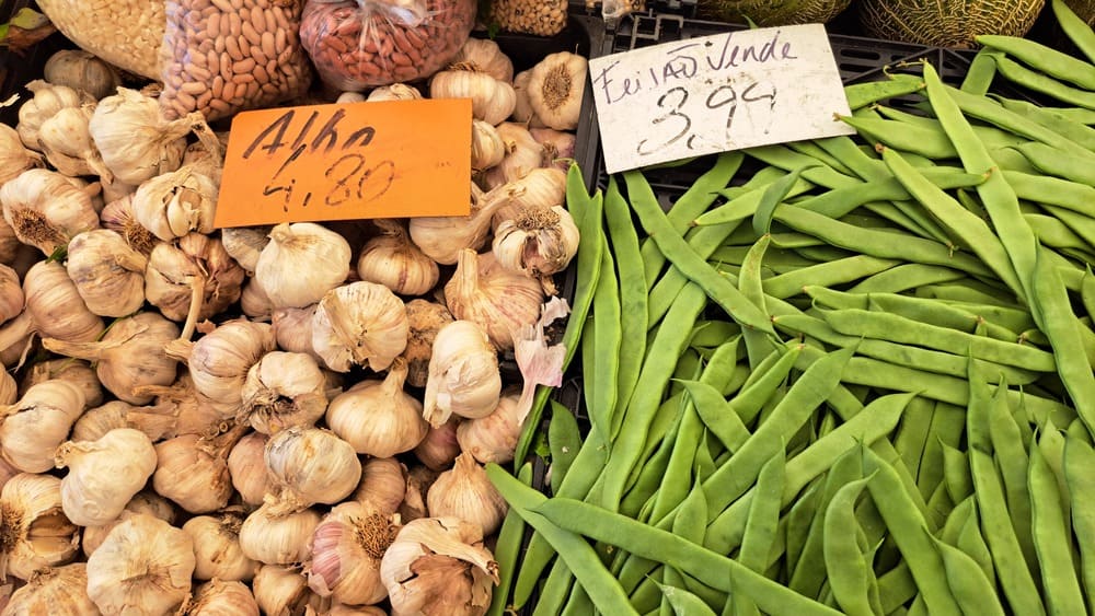 Image: Garlic and green beans at the market.