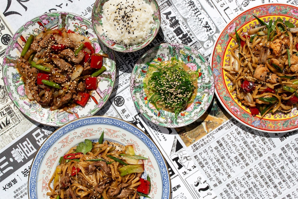 Локшина фо і салат вакаме у JIAO &Aacute;sia