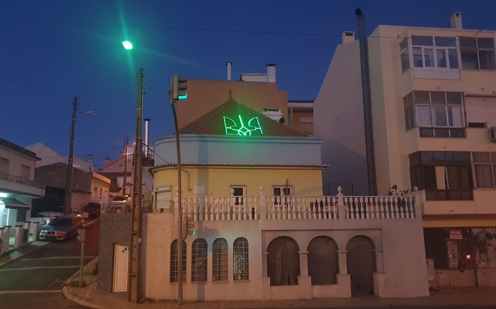 Так щоночі світить тризуб на Casa Ucraniana